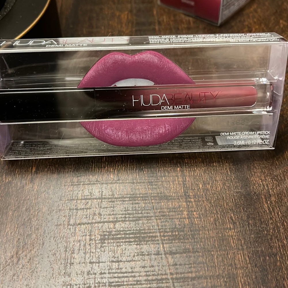 Huda Beauty Demi Matte Cream Lipstick